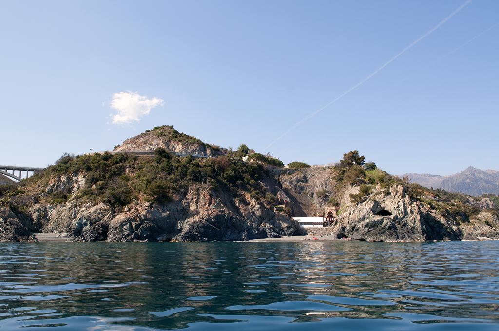 Hotel Puntabella Varazze Kültér fotó