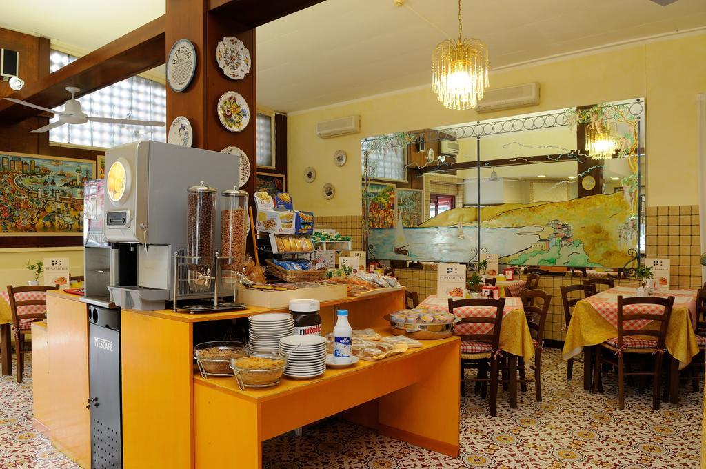 Hotel Puntabella Varazze Kültér fotó