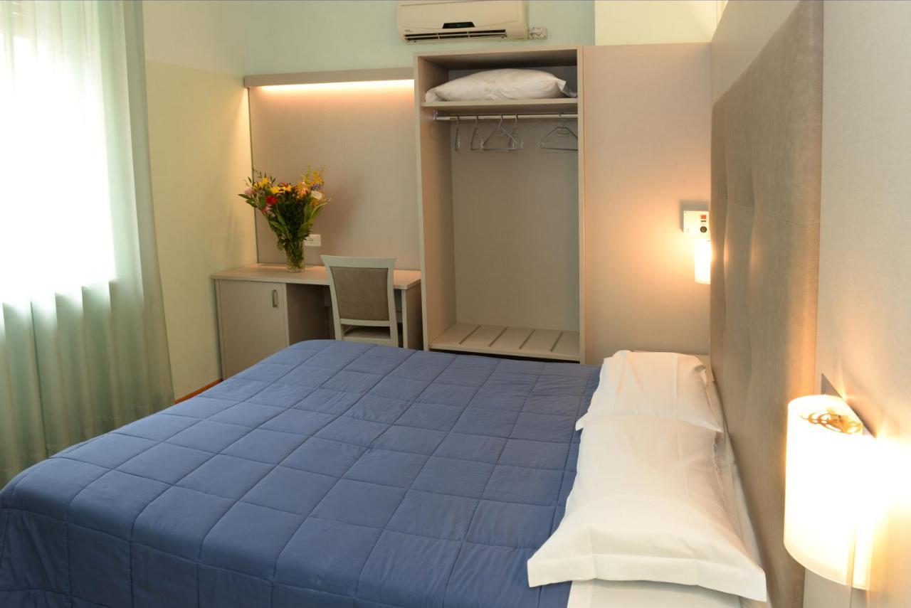 Hotel Puntabella Varazze Kültér fotó